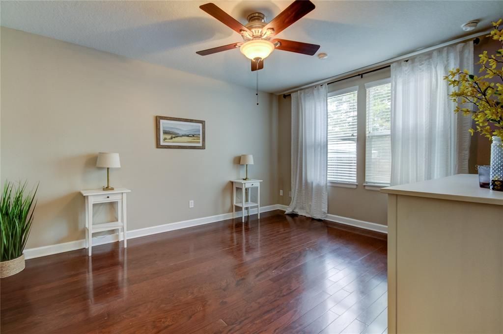 出租: $3,200 (3 贝兹, 2 浴室, 1400 平方英尺)