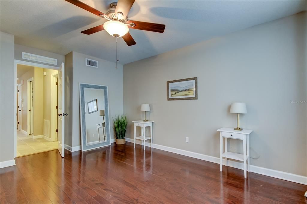 出租: $3,200 (3 贝兹, 2 浴室, 1400 平方英尺)