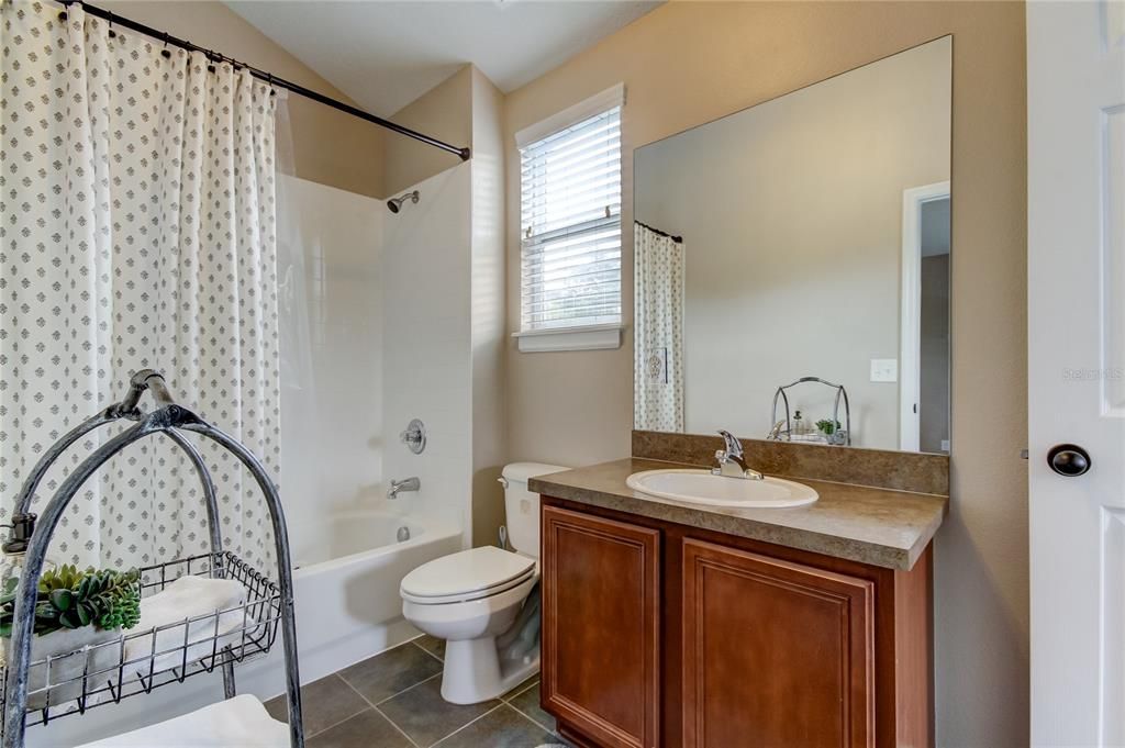 出租: $3,200 (3 贝兹, 2 浴室, 1400 平方英尺)