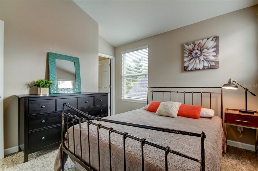 出租: $3,200 (3 贝兹, 2 浴室, 1400 平方英尺)