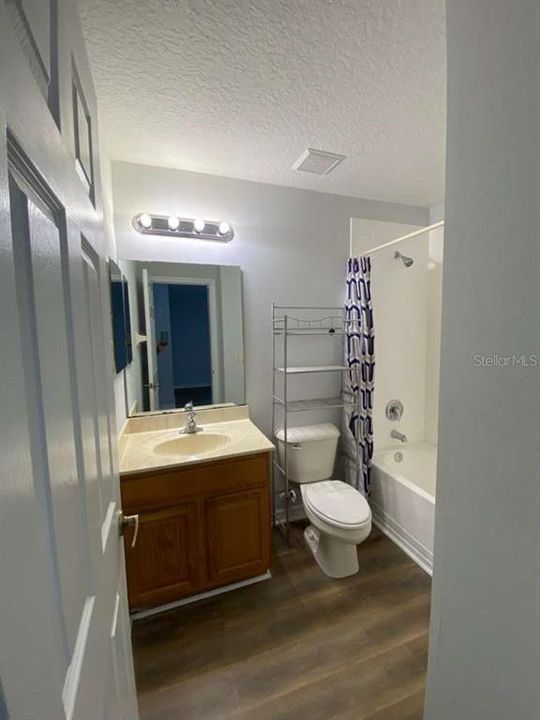 For Rent: $2,400 (3 beds, 2 baths, 1828 Square Feet)