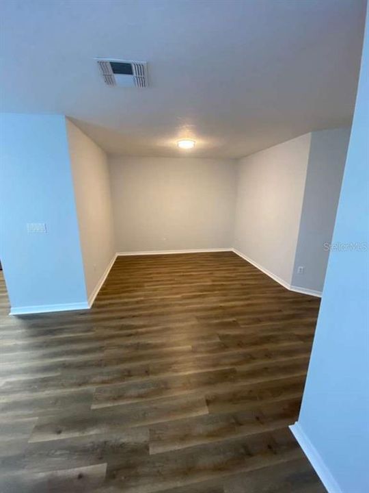 For Rent: $2,400 (3 beds, 2 baths, 1828 Square Feet)