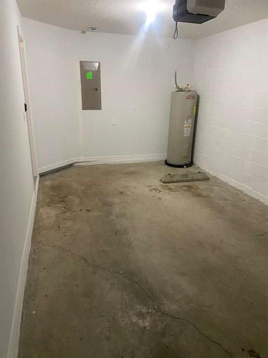 For Rent: $2,400 (3 beds, 2 baths, 1828 Square Feet)