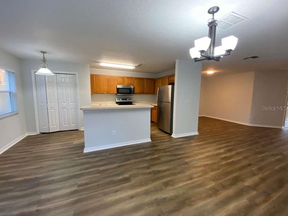 For Rent: $2,400 (3 beds, 2 baths, 1828 Square Feet)