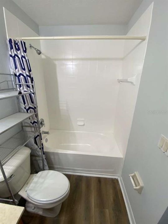 For Rent: $2,400 (3 beds, 2 baths, 1828 Square Feet)