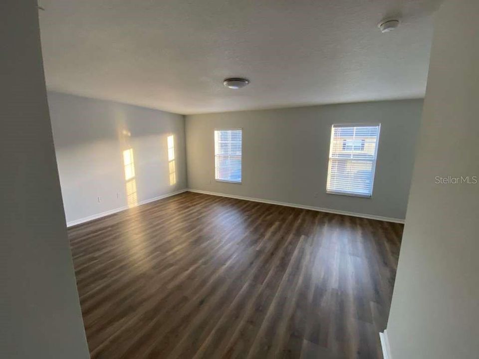 For Rent: $2,400 (3 beds, 2 baths, 1828 Square Feet)