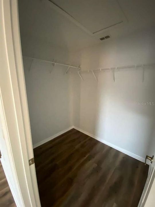 For Rent: $2,400 (3 beds, 2 baths, 1828 Square Feet)