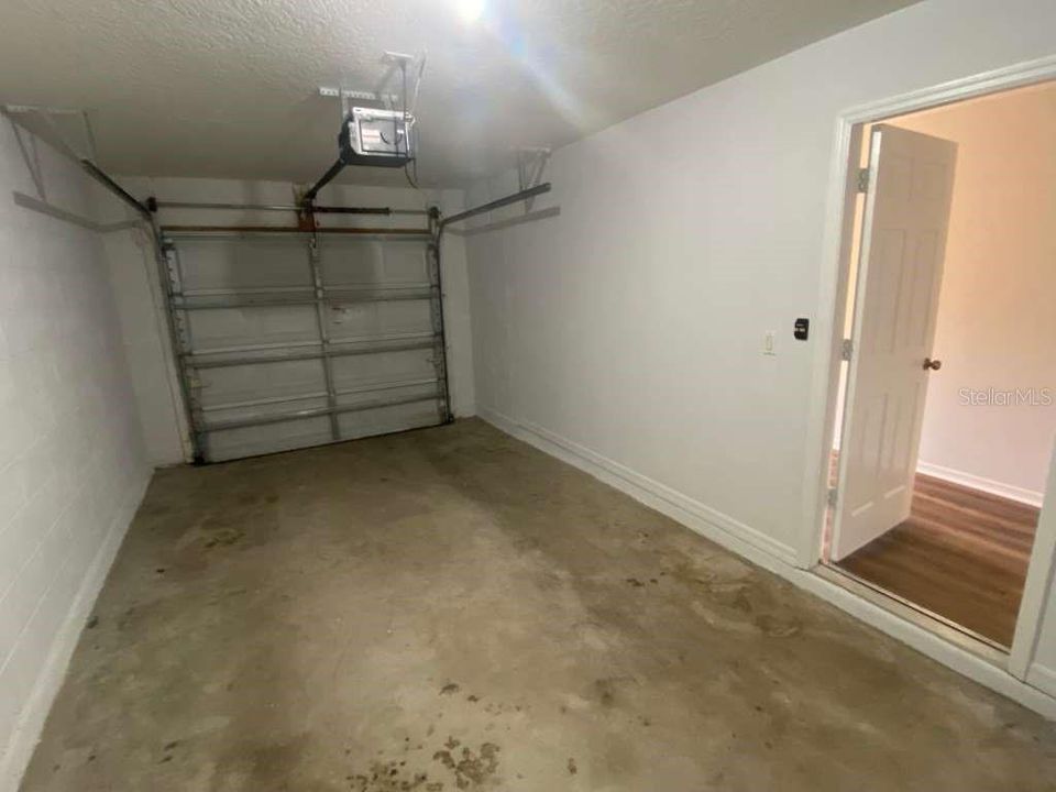 For Rent: $2,400 (3 beds, 2 baths, 1828 Square Feet)