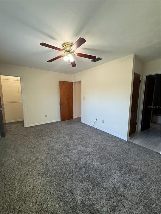 出租: $1,175 (2 贝兹, 1 浴室, 1120 平方英尺)