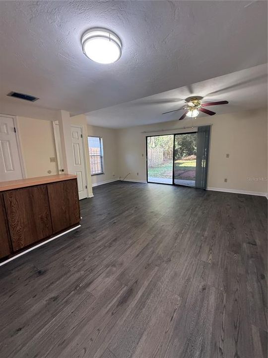 出租: $1,175 (2 贝兹, 1 浴室, 1120 平方英尺)