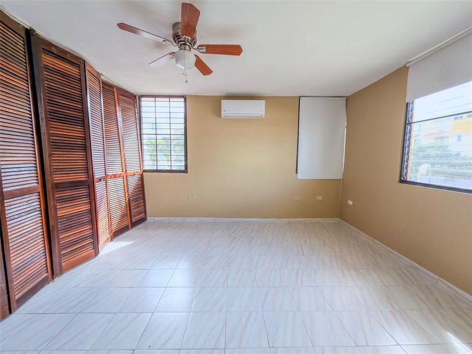 На продажу: $450,000 (2 спален, 1 ванн, 1200 Квадратных фут)