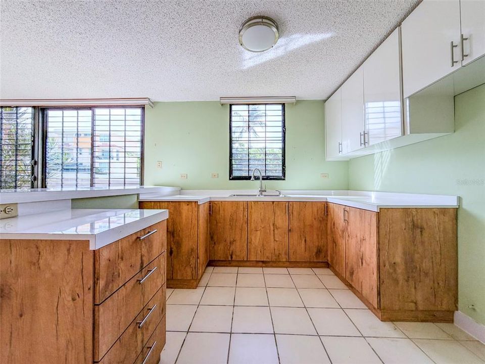 На продажу: $450,000 (2 спален, 1 ванн, 1200 Квадратных фут)