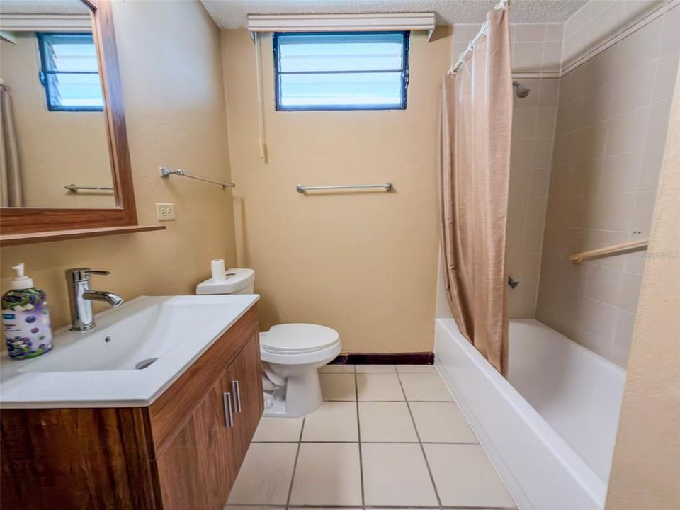 На продажу: $450,000 (2 спален, 1 ванн, 1200 Квадратных фут)