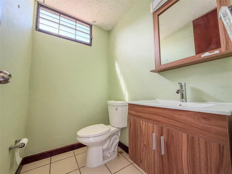 На продажу: $450,000 (2 спален, 1 ванн, 1200 Квадратных фут)