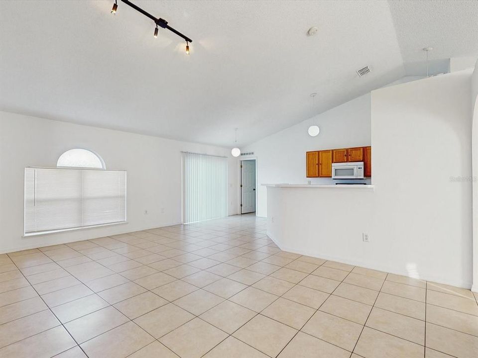 待售: $249,700 (3 贝兹, 2 浴室, 1638 平方英尺)