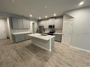 En Renta: $2,350 (3 camas, 2 baños, 1687 Pies cuadrados)