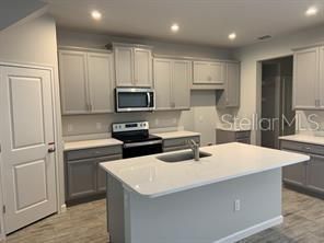 En Renta: $2,350 (3 camas, 2 baños, 1687 Pies cuadrados)