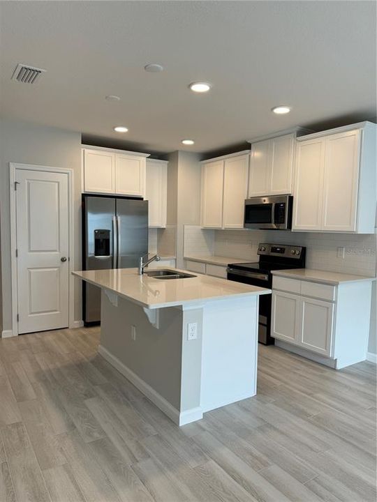 出租: $2,400 (3 贝兹, 2 浴室, 1484 平方英尺)