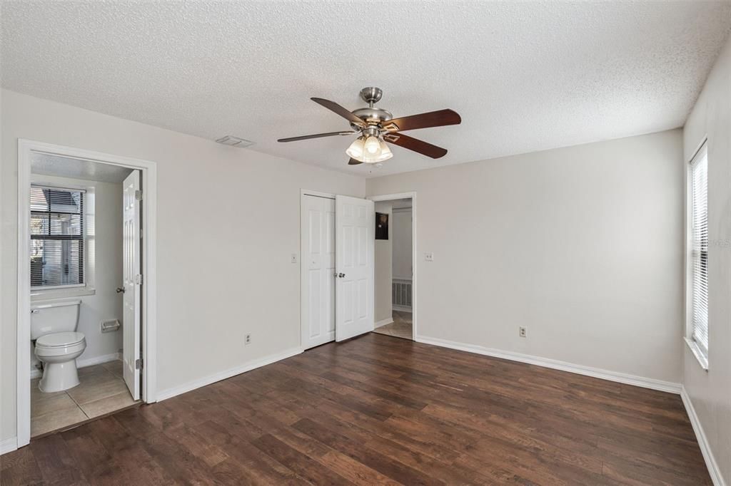 For Rent: $1,900 (3 beds, 2 baths, 1250 Square Feet)