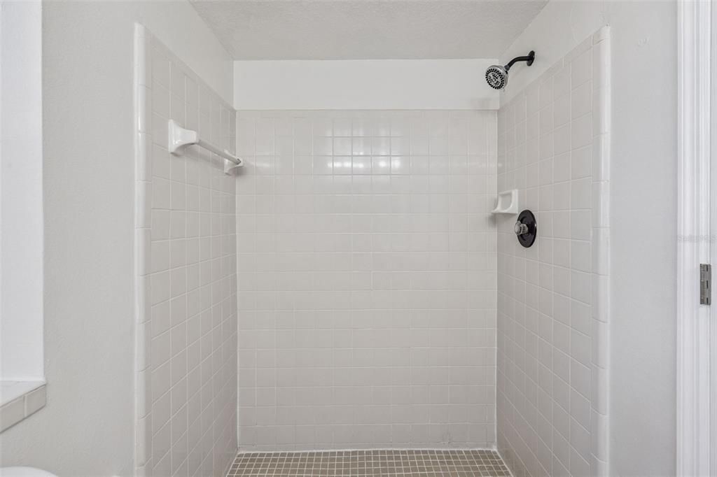 For Rent: $1,900 (3 beds, 2 baths, 1250 Square Feet)