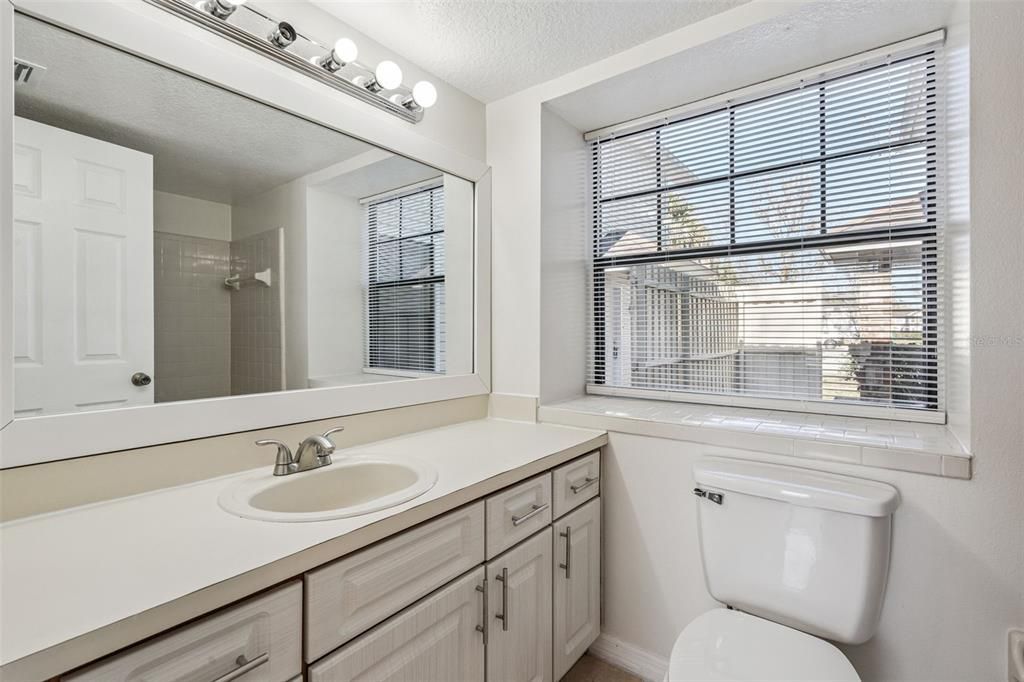 For Rent: $1,900 (3 beds, 2 baths, 1250 Square Feet)