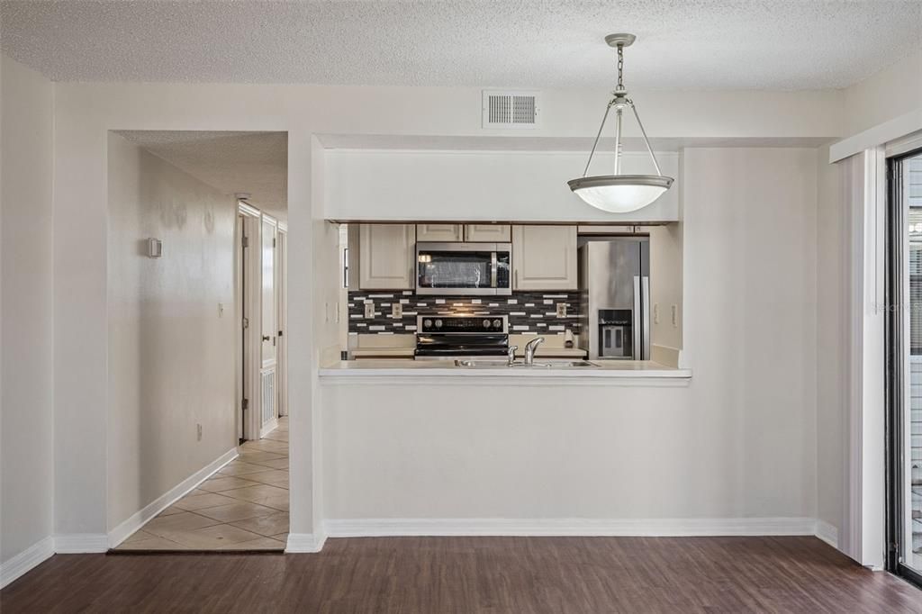 For Rent: $1,900 (3 beds, 2 baths, 1250 Square Feet)