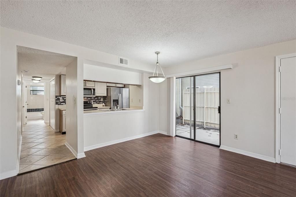 For Rent: $1,900 (3 beds, 2 baths, 1250 Square Feet)