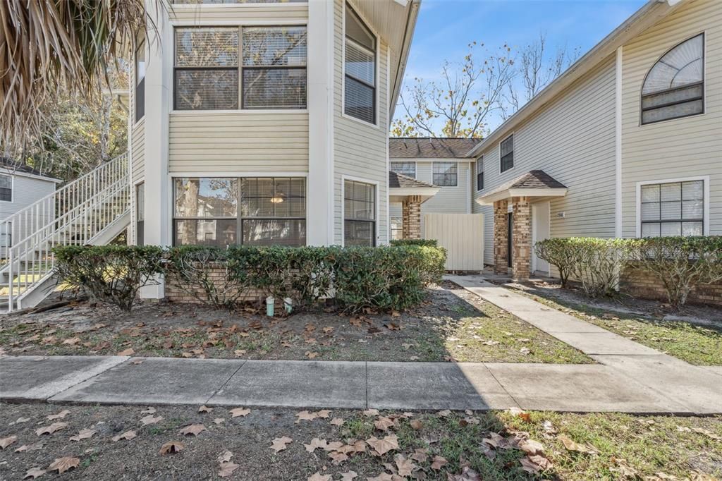 For Rent: $1,900 (3 beds, 2 baths, 1250 Square Feet)