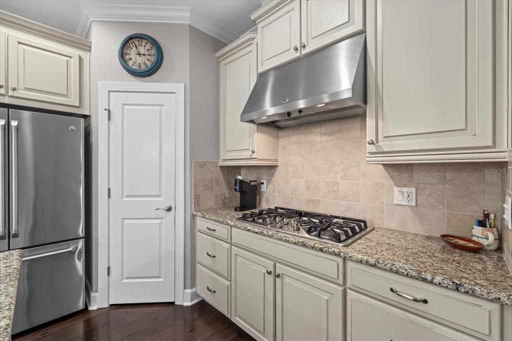 For Sale: $795,000 (3 beds, 3 baths, 2275 Square Feet)