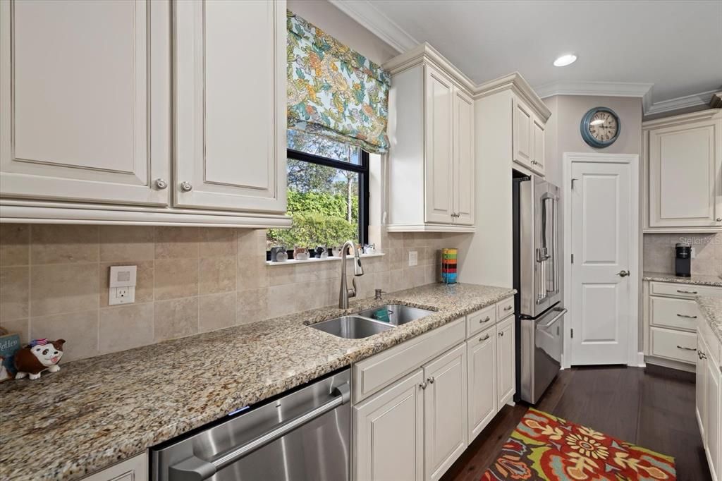 For Sale: $795,000 (3 beds, 3 baths, 2275 Square Feet)