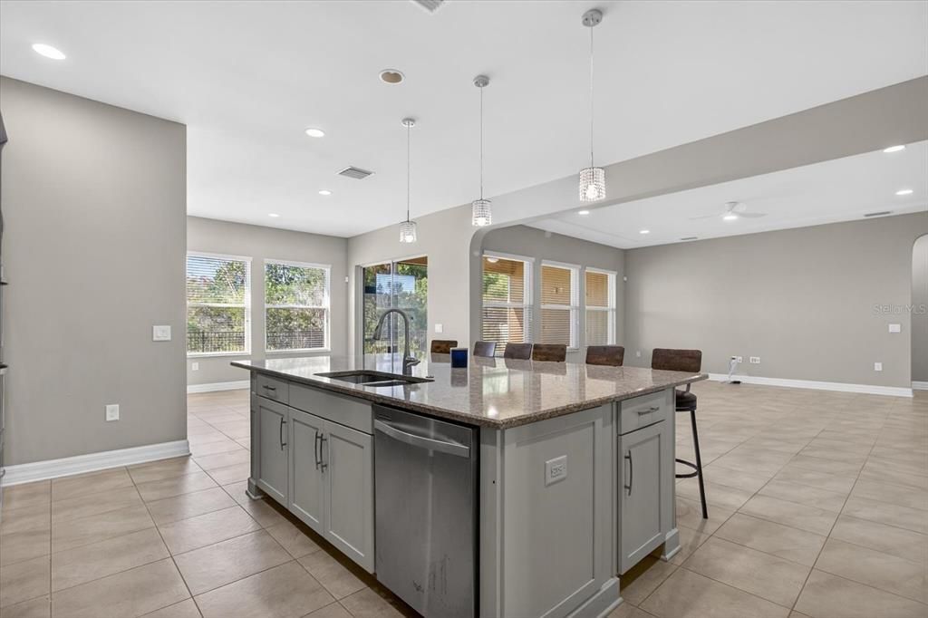 For Sale: $800,000 (5 beds, 4 baths, 4439 Square Feet)