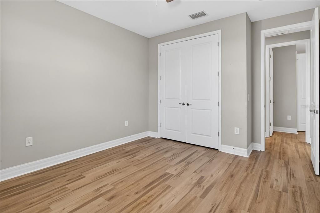 For Sale: $800,000 (5 beds, 4 baths, 4439 Square Feet)