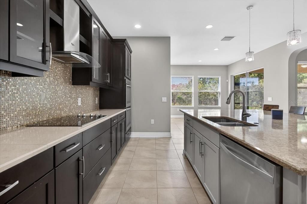 For Sale: $800,000 (5 beds, 4 baths, 4439 Square Feet)