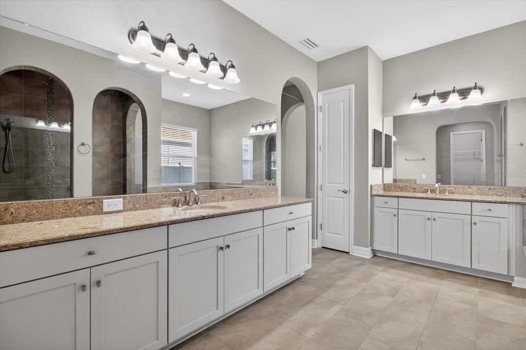 For Sale: $800,000 (5 beds, 4 baths, 4439 Square Feet)