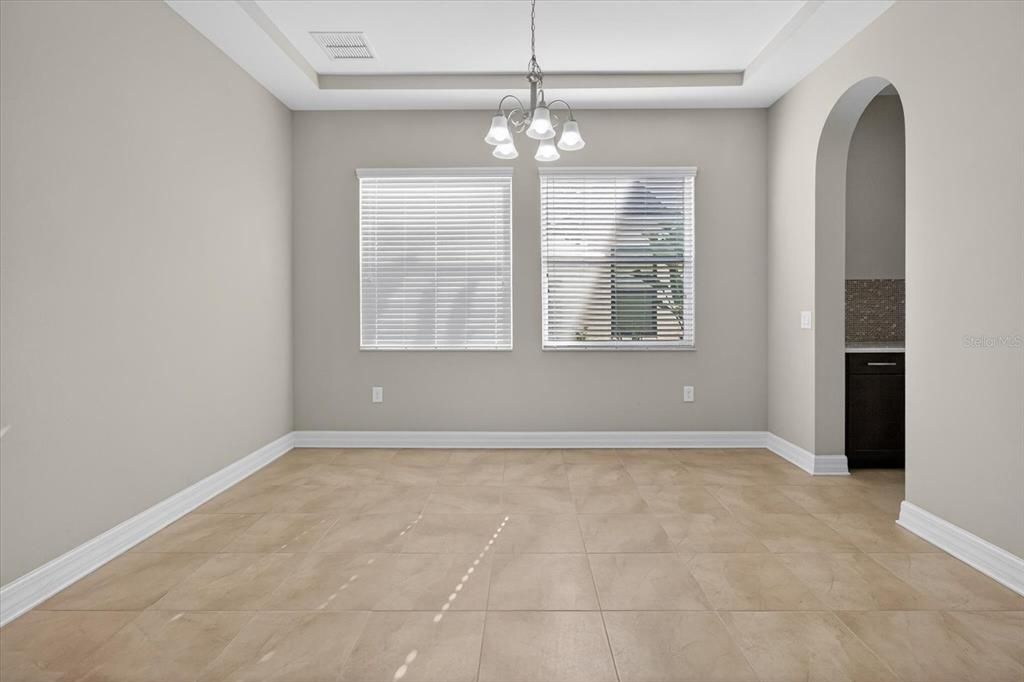 For Sale: $800,000 (5 beds, 4 baths, 4439 Square Feet)