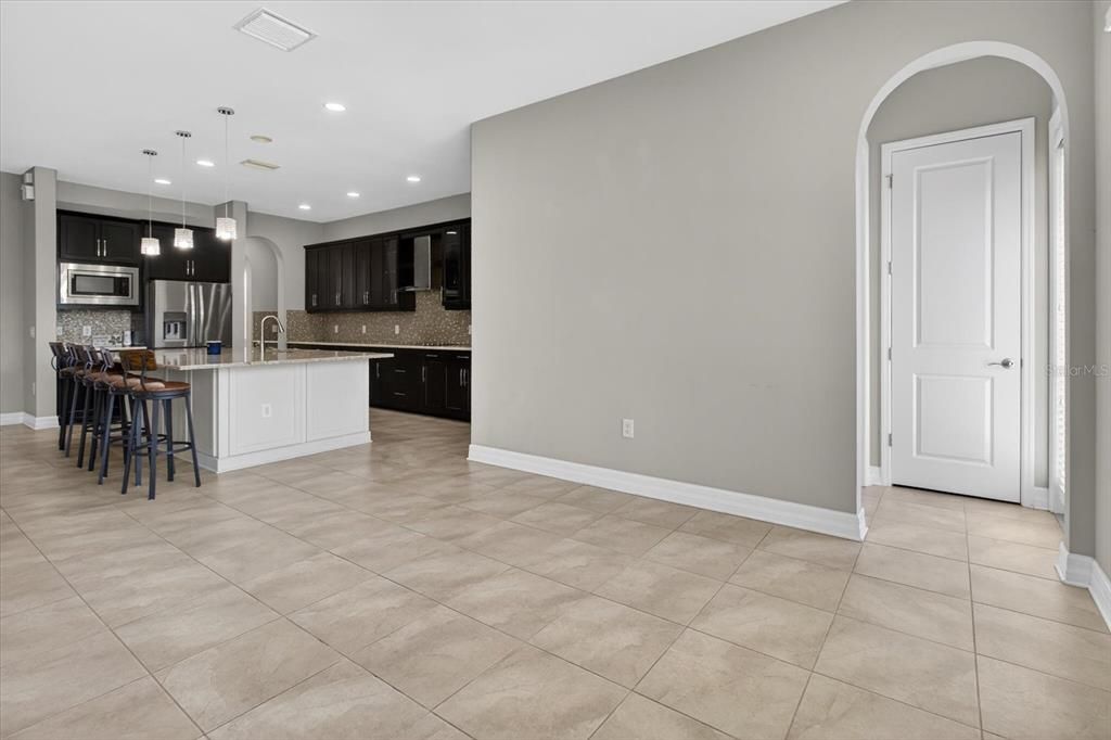 For Sale: $800,000 (5 beds, 4 baths, 4439 Square Feet)