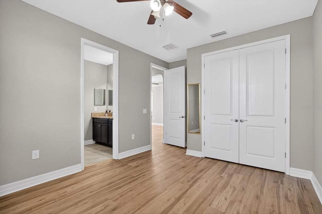 For Sale: $800,000 (5 beds, 4 baths, 4439 Square Feet)