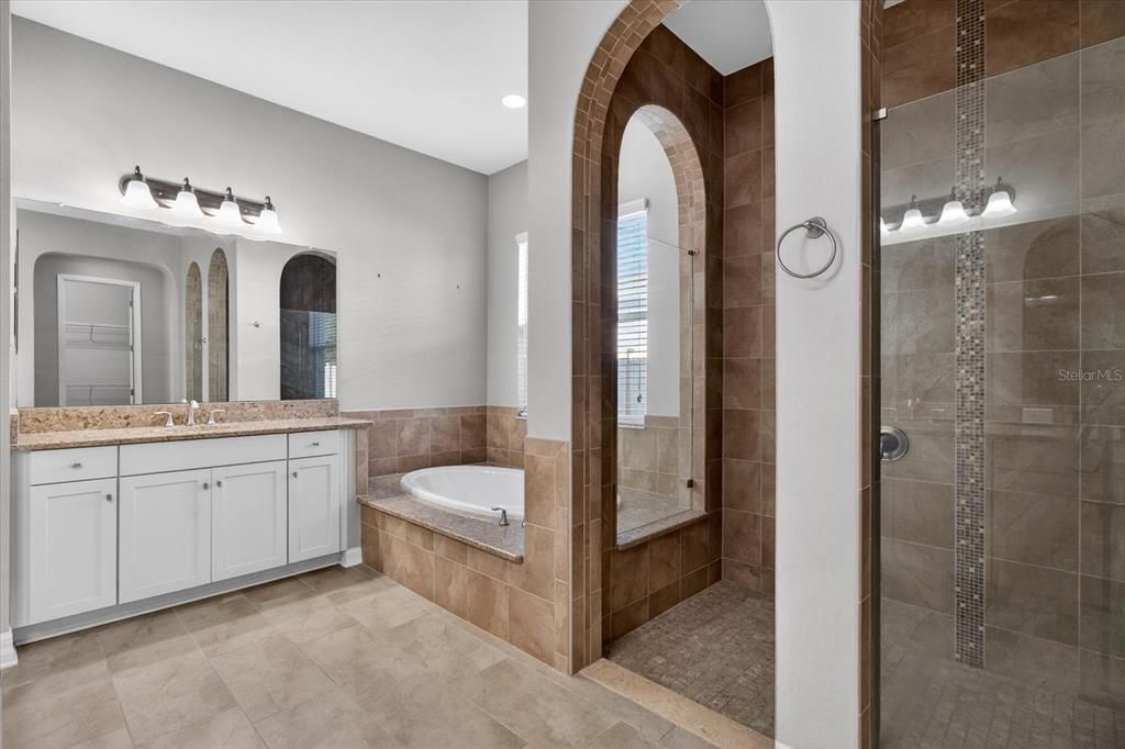 For Sale: $800,000 (5 beds, 4 baths, 4439 Square Feet)