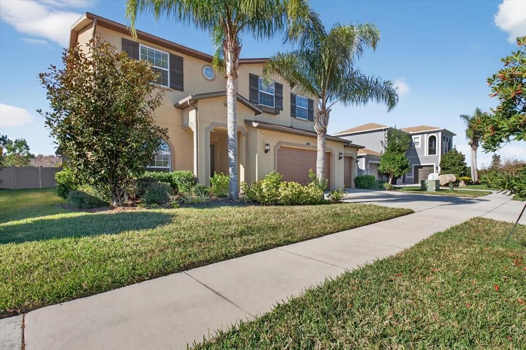 For Sale: $800,000 (5 beds, 4 baths, 4439 Square Feet)