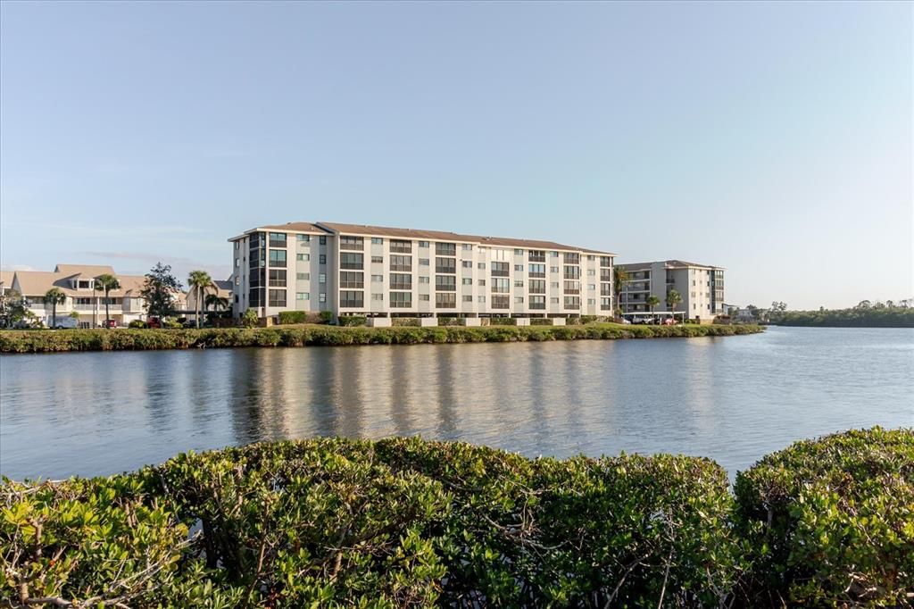 For Sale: $274,000 (2 beds, 2 baths, 1399 Square Feet)