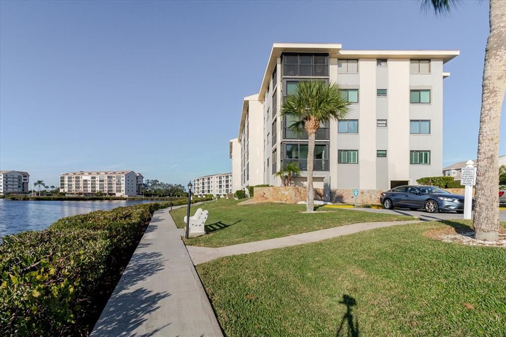 For Sale: $274,000 (2 beds, 2 baths, 1399 Square Feet)