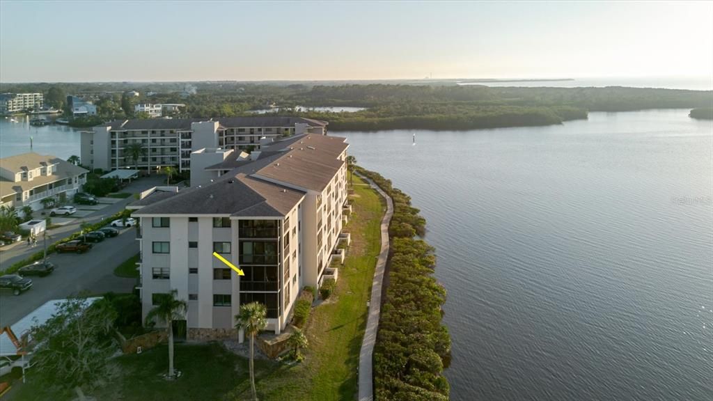 For Sale: $274,000 (2 beds, 2 baths, 1399 Square Feet)