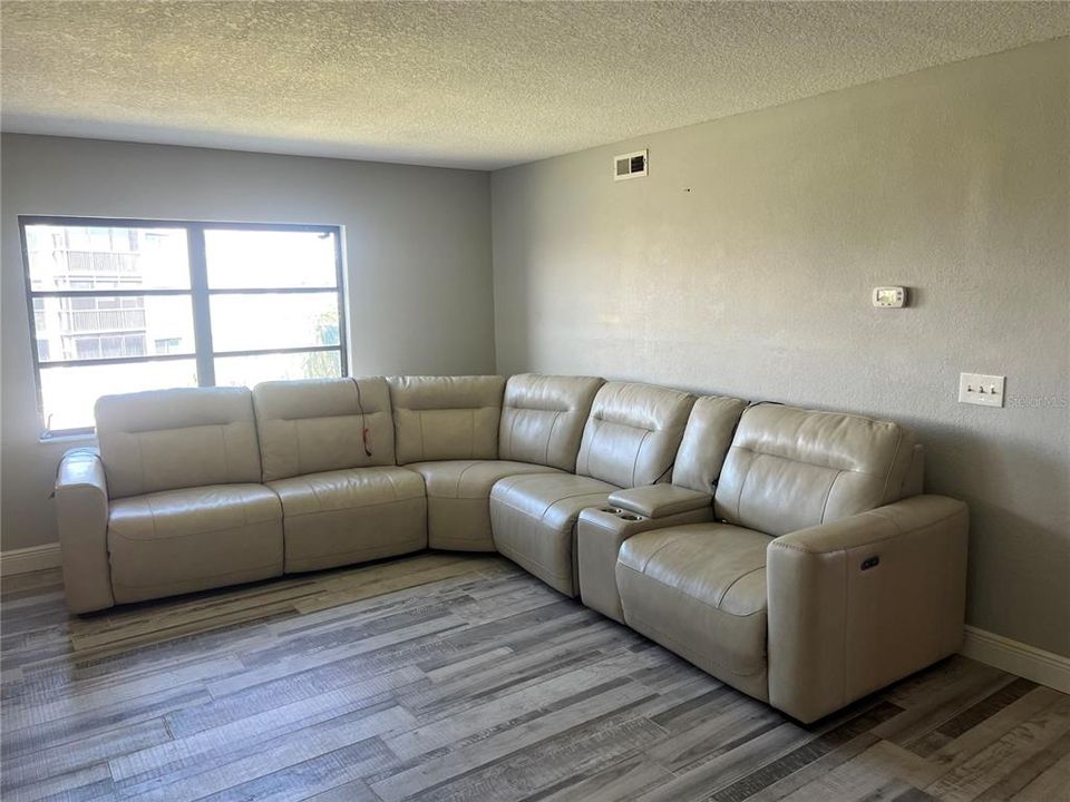 For Sale: $274,000 (2 beds, 2 baths, 1399 Square Feet)