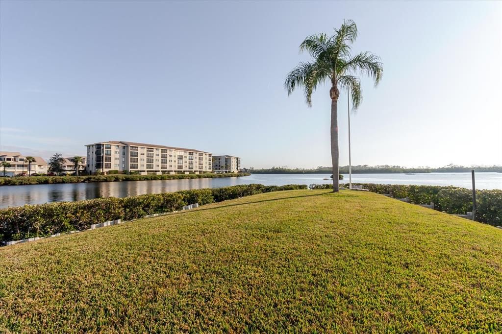 For Sale: $274,000 (2 beds, 2 baths, 1399 Square Feet)