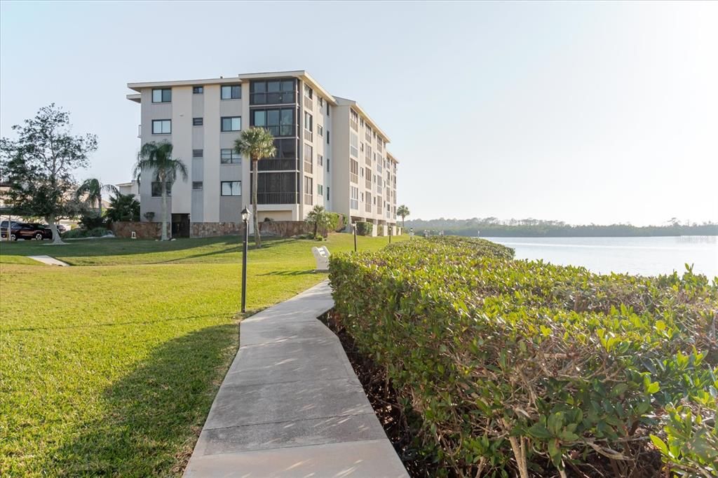For Sale: $274,000 (2 beds, 2 baths, 1399 Square Feet)
