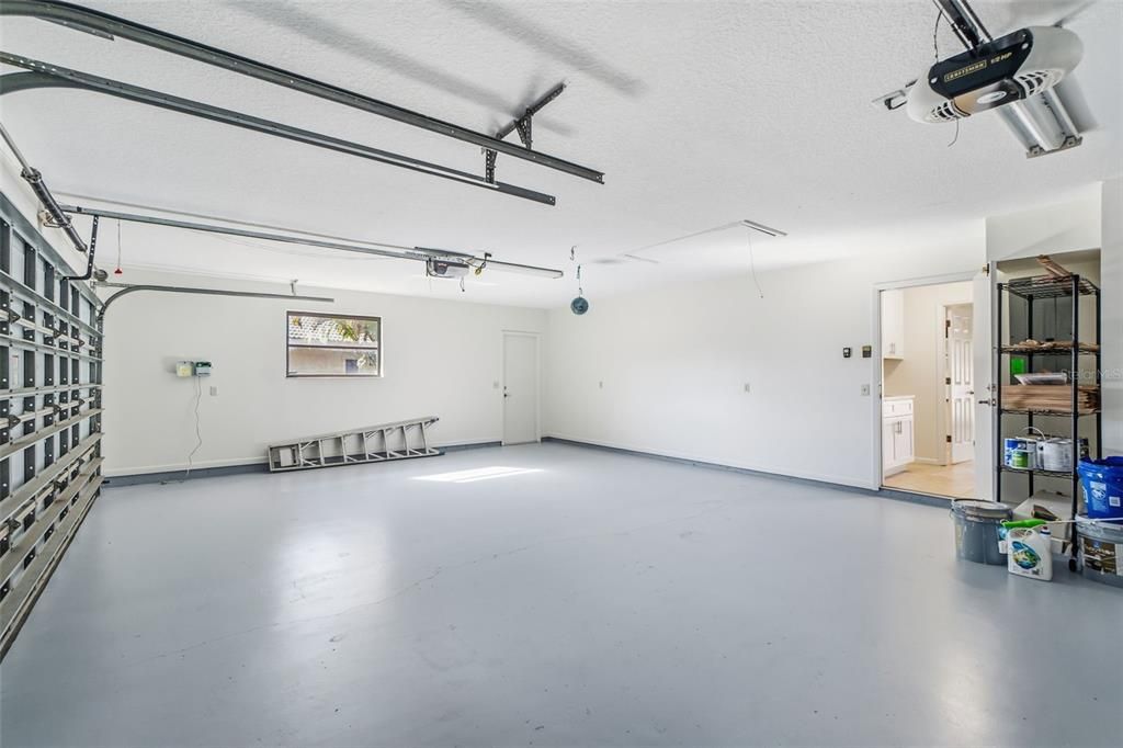 For Sale: $1,195,000 (3 beds, 2 baths, 2558 Square Feet)