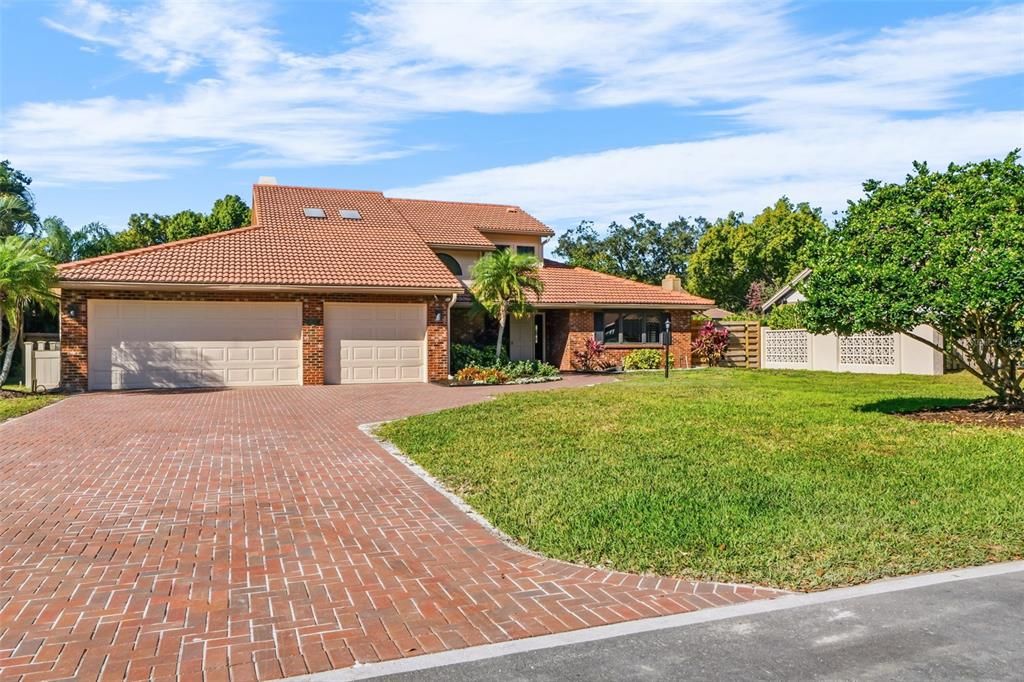 For Sale: $1,195,000 (3 beds, 2 baths, 2558 Square Feet)