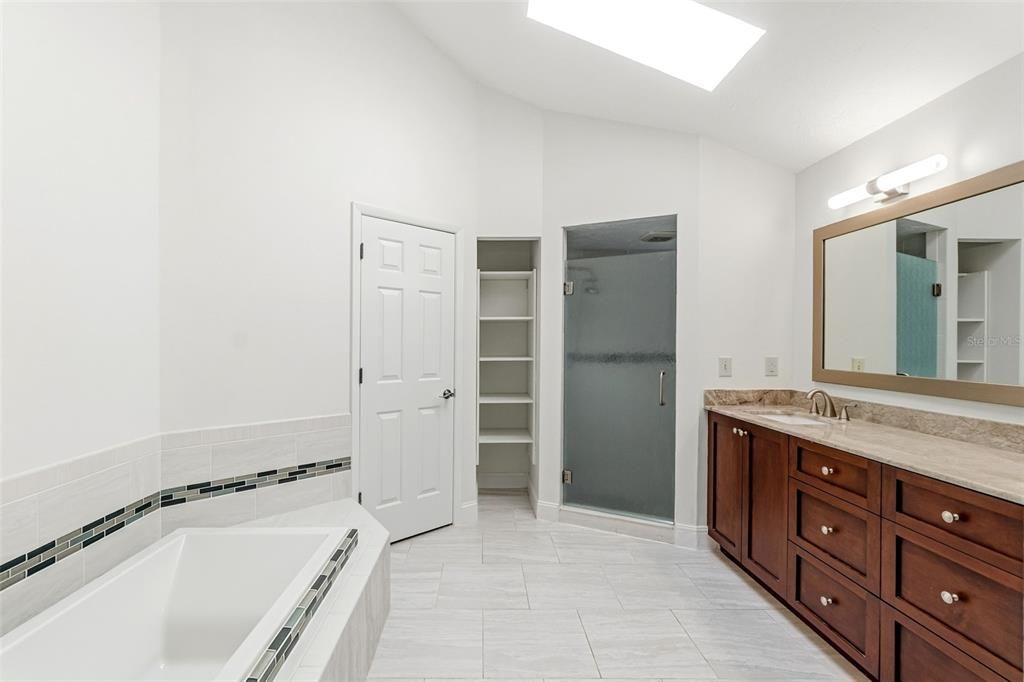 For Sale: $1,195,000 (3 beds, 2 baths, 2558 Square Feet)