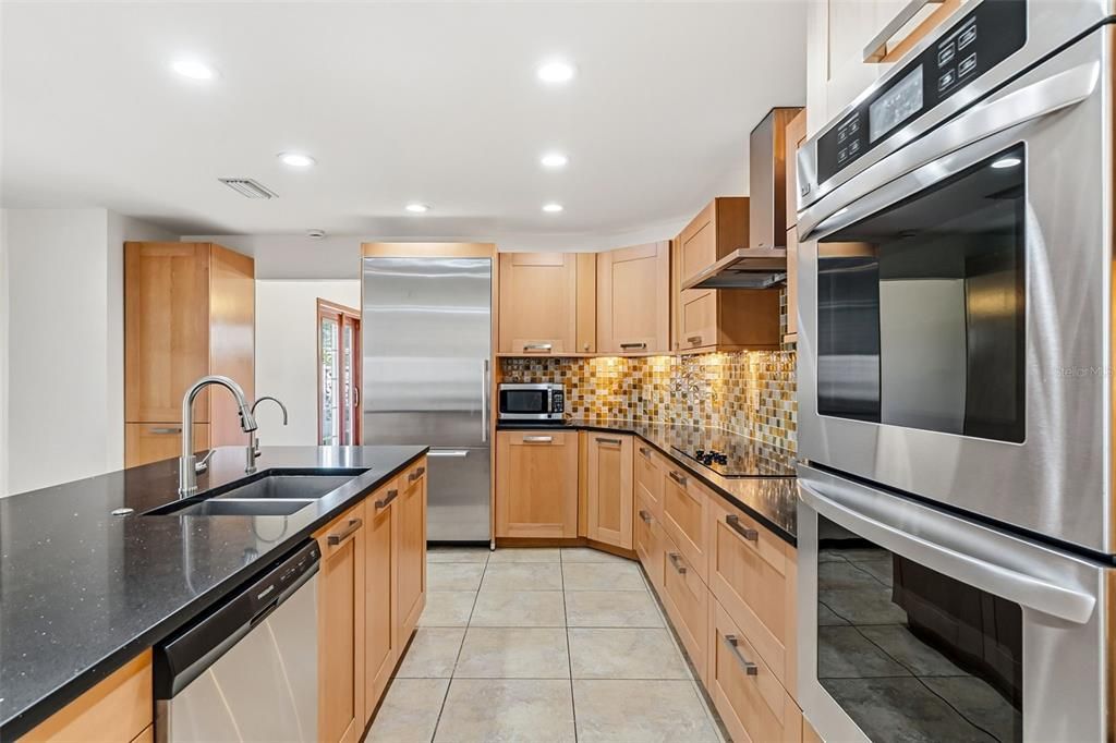 For Sale: $1,195,000 (3 beds, 2 baths, 2558 Square Feet)