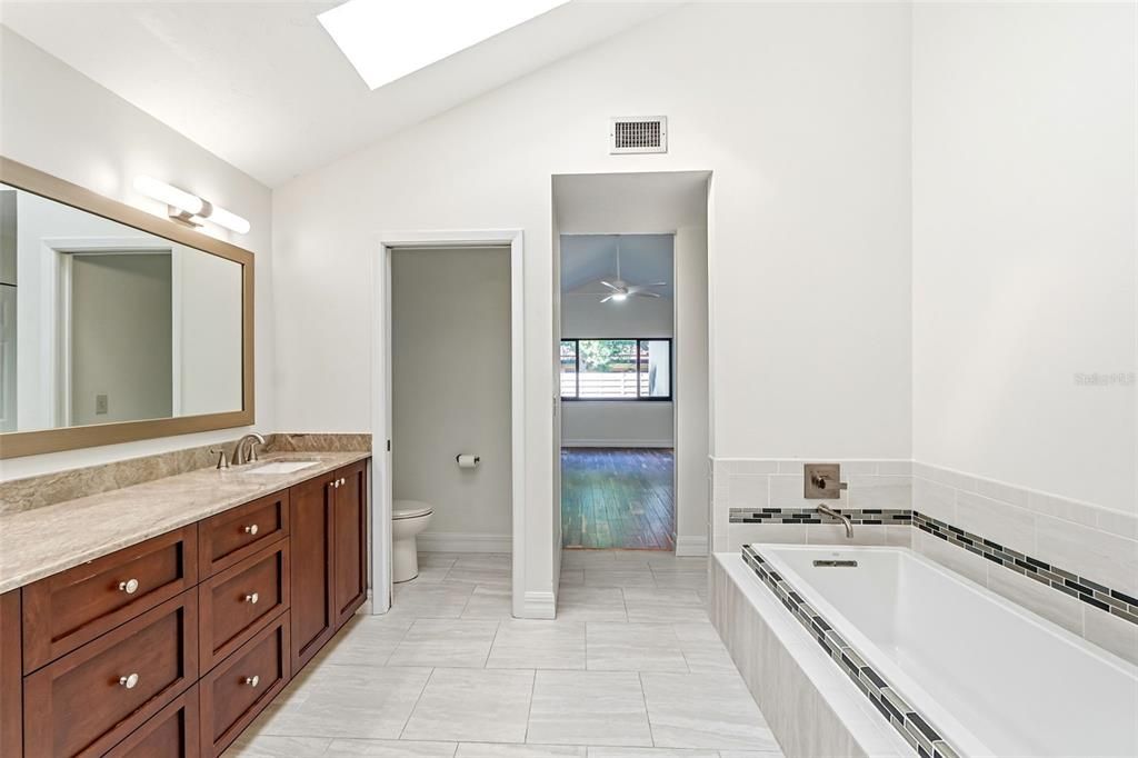 For Sale: $1,195,000 (3 beds, 2 baths, 2558 Square Feet)